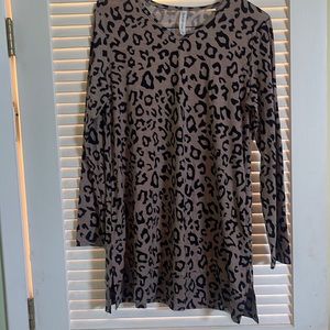 Leopard print open bottom sweater shirt light weight. Never worn no tags